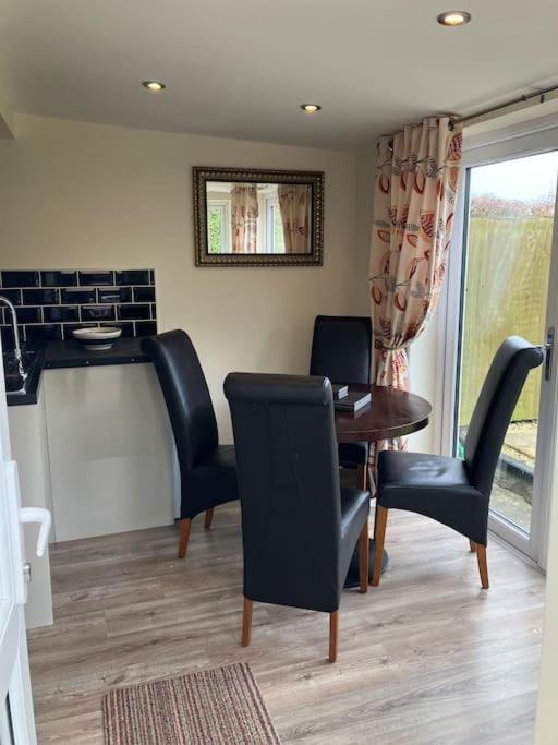 Ogilvie Lodge Llandudno Junction Bagian luar foto