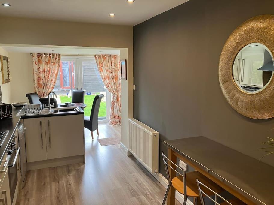 Ogilvie Lodge Llandudno Junction Bagian luar foto